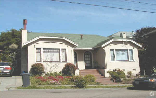 Foto del edificio - 1439-1443 Milvia St