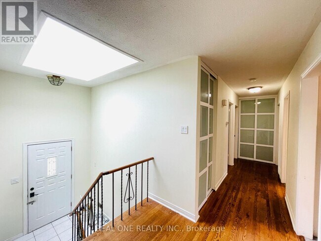 Building Photo - 2249 Wyandotte Dr