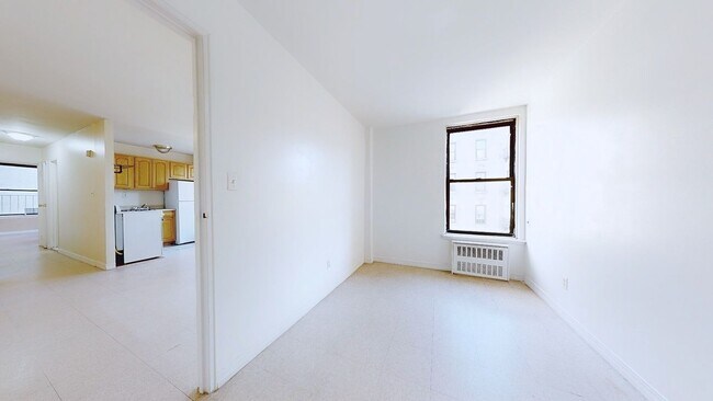 Building Photo - 173 W 141st St