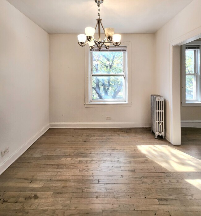 Foto del edificio - 3806 W Irving Park Rd
