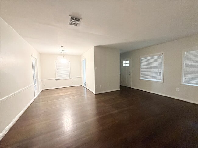 Building Photo - 4010 Yupon St