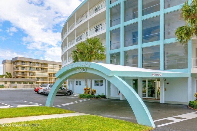 Foto del edificio - 4000 Ocean Beach Blvd