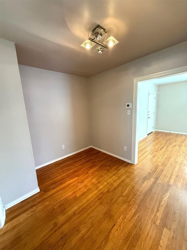 Foto del edificio - 1915 Binz St