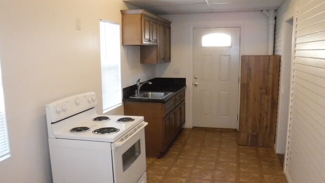 Kitchen 2 - 721 N Adams St