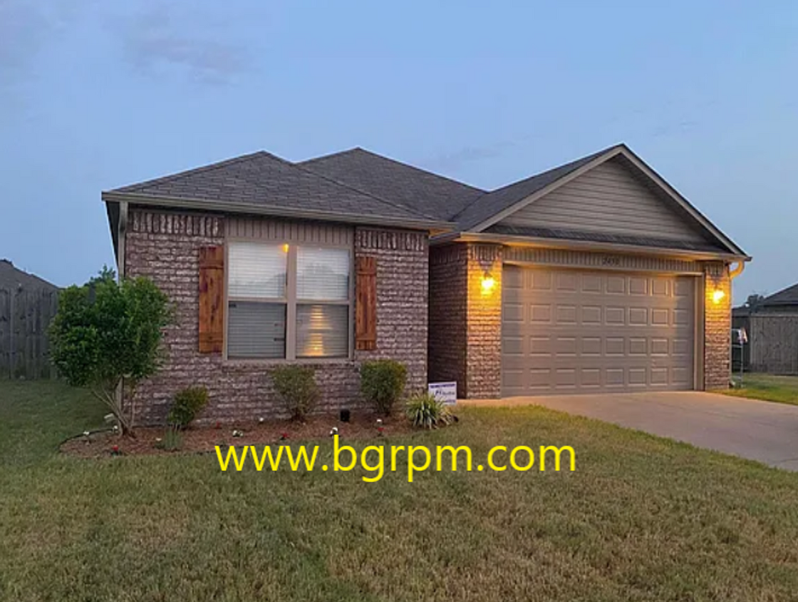 Primary Photo - 3 BD, 2 BA, Home in Cabot