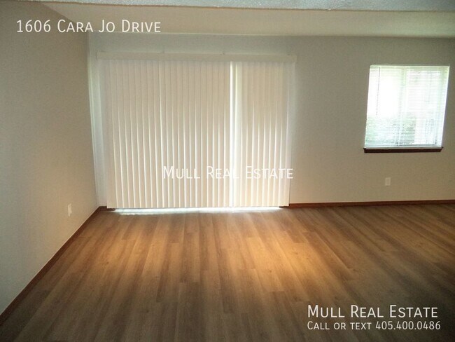 Building Photo - Freshly remodeled condo in the Meadows Con...