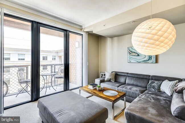 Foto del edificio - 616 E Street NW Unit 1220