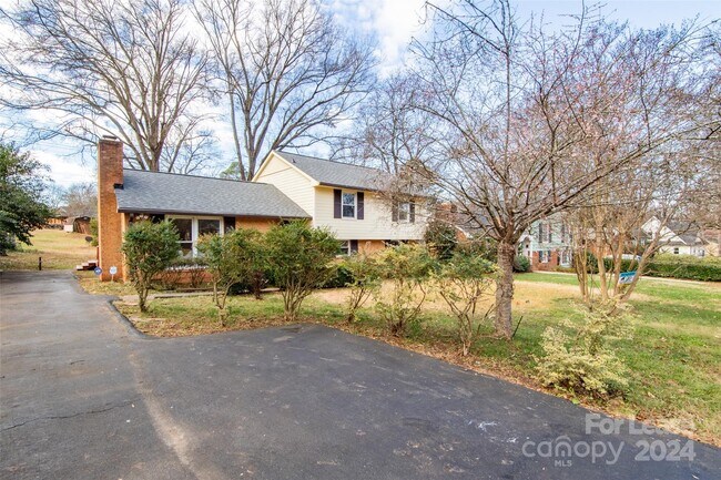 Building Photo - 932 Stanfield Dr