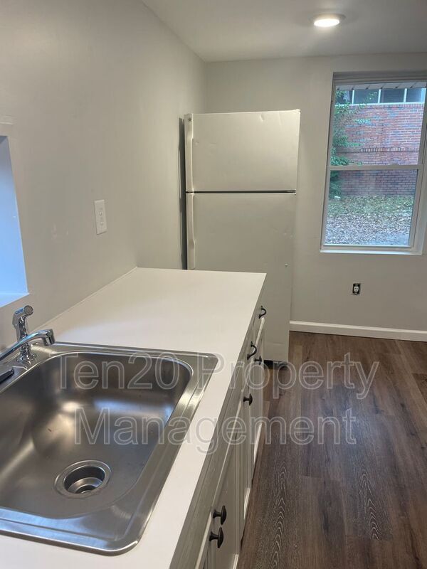Building Photo - 817 Blandford Ave