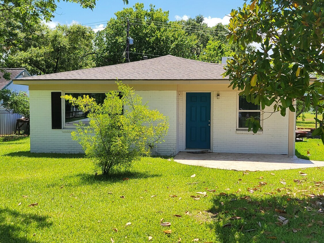 Primary Photo - 402 S Blackwell St