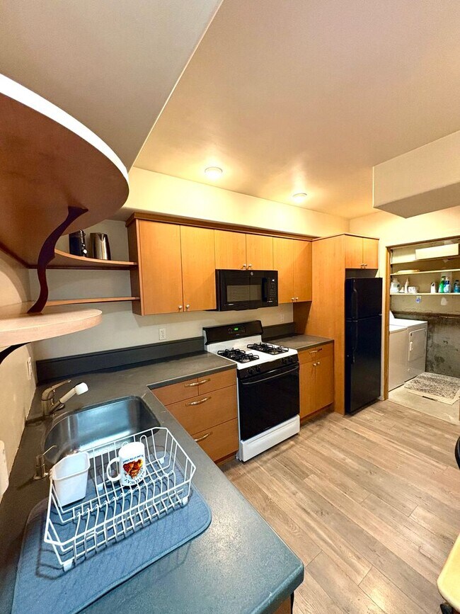 Foto del edificio - Cozy Basement Studio Apartment in NW Bend!
