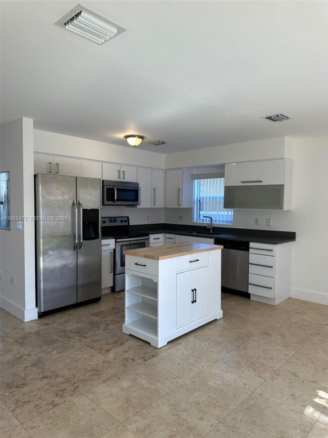 Building Photo - 2772 SW 31st Ct