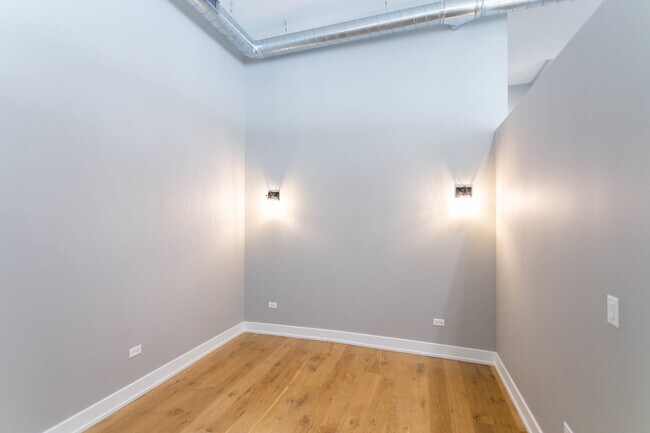 Foto del edificio - 1470 W Webster Ave