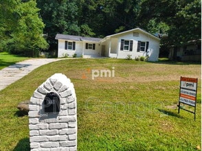 Building Photo - 819 Forrest Cir SE