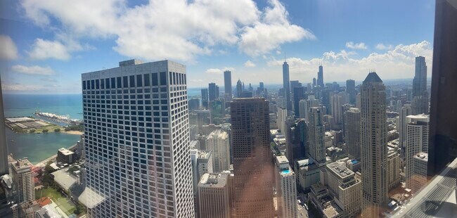 Foto del edificio - 175 E Delaware Pl