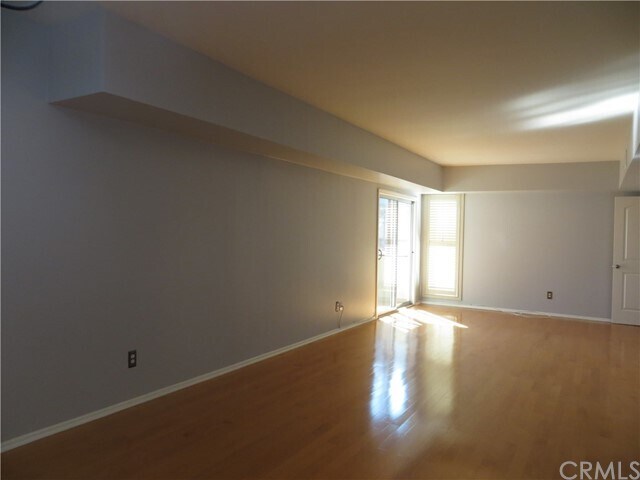 Building Photo - 339 S Catalina Ave