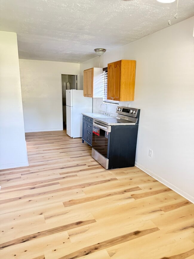 Building Photo - 11414 Sralla Rd
