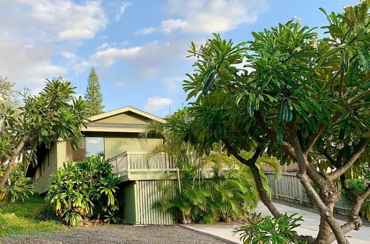 Foto principal - Spacious 3-Bedroom Home with Garage, Lanai...