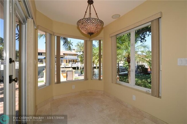 Building Photo - 447 Coral Way