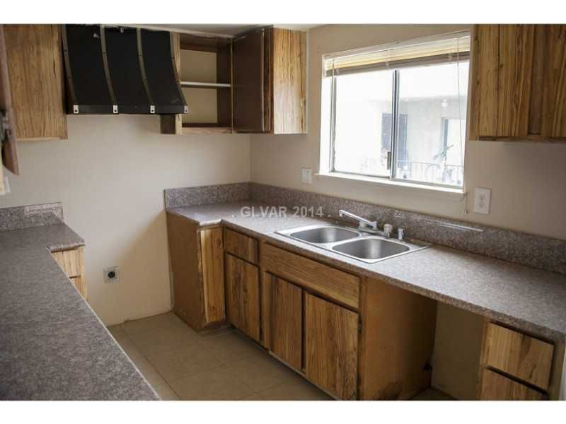 Building Photo - 3639 S Van Dyke Ave