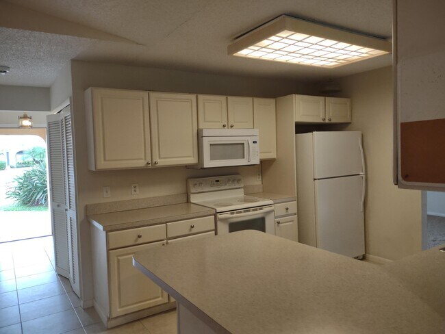 Building Photo - 1120 SE Palm Beach Rd