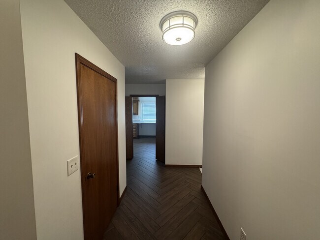 Foto del edificio - 7116 S Indianapolis Ave