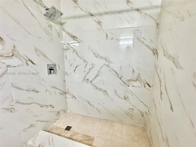 Building Photo - 6032 SW 38th St