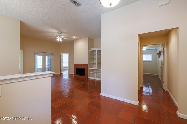Foto del edificio - 1561 Stonebriar Rd