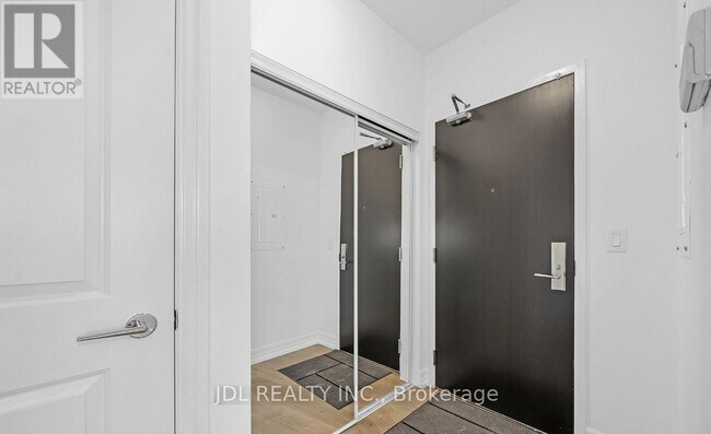 Photo du bâtiment - 8130-8130 Birchmount Rd