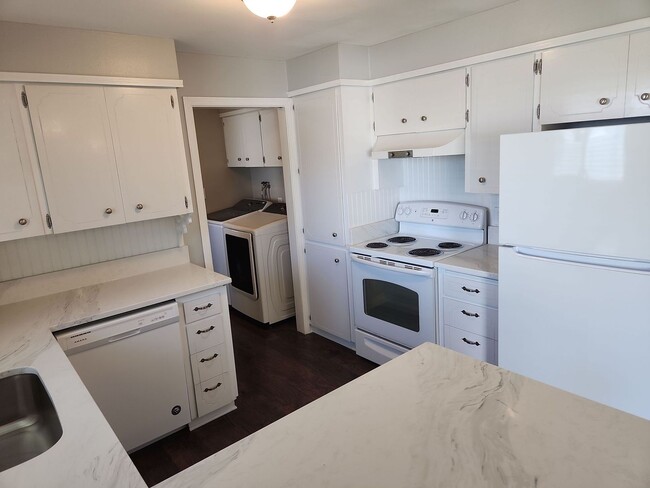 Foto del edificio - 2 Bedroom 1.5 Bath Washer Dryer Included i...