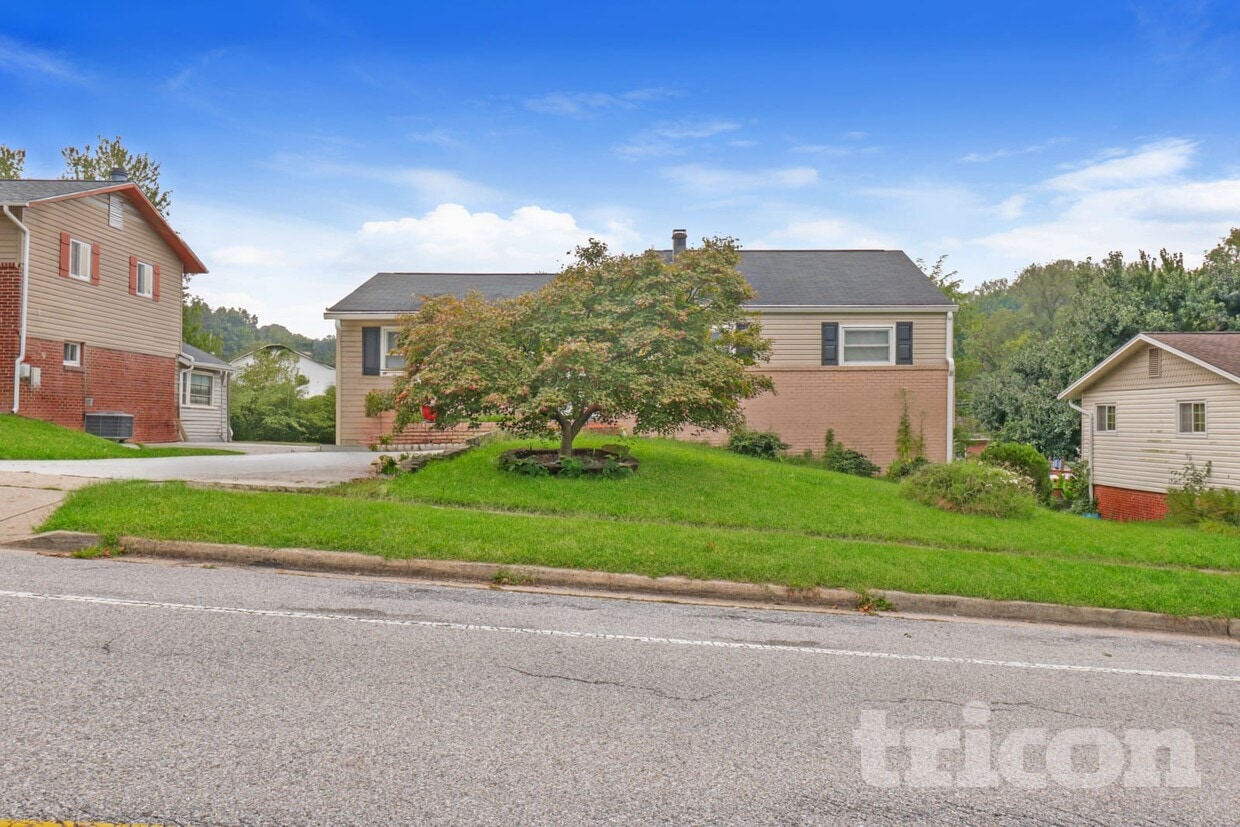 Foto principal - 2305 Berkley St