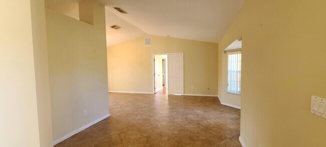 Building Photo - 6769 NW Abigail Ave