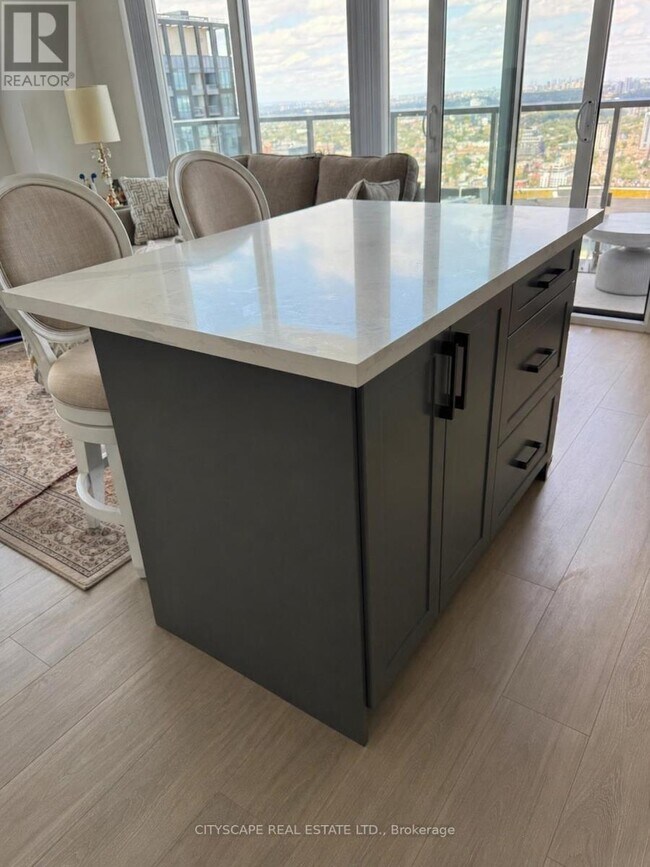 Building Photo - 28 Widmer St