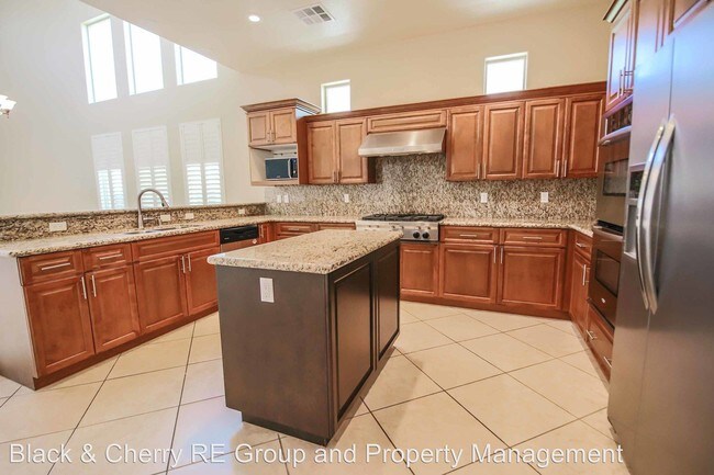 Building Photo - 3 br, 2.5 bath House - 517 Via Ernesto