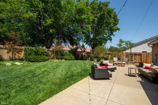 Foto del edificio - 3 br, 2 bath House - 4440 McRoberts Drive