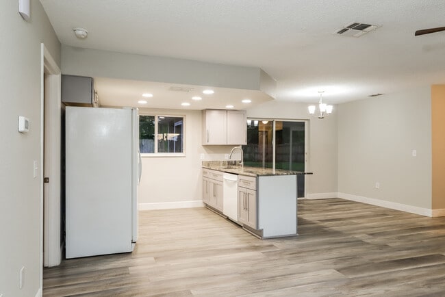 Building Photo - 5404 Deltona Blvd