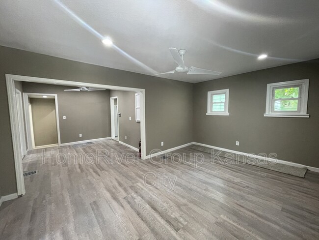 Building Photo - 6933 Spruce Ave