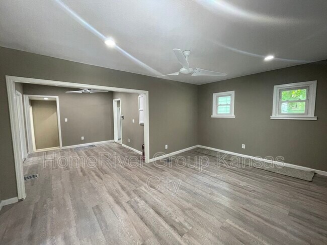 Foto del edificio - 6933 Spruce Ave