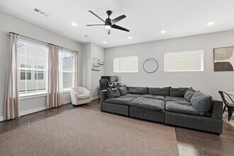 Building Photo - 2057 Sherwood Forest St