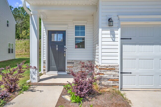 Foto del edificio - Elegant 4 Bedroom 2.5 Bathroom Home Near Downtown Greenville $2,500/mo rent
