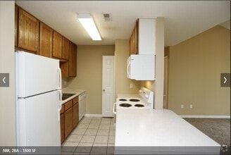 Building Photo - The Hill