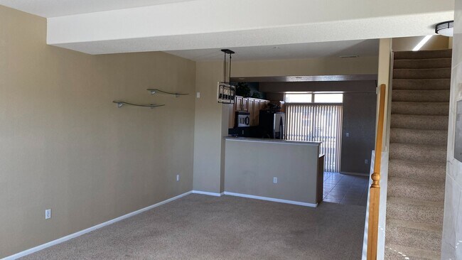 Foto del edificio - Large 2 Bedroom 2 Bath Townhome in Sterlin...
