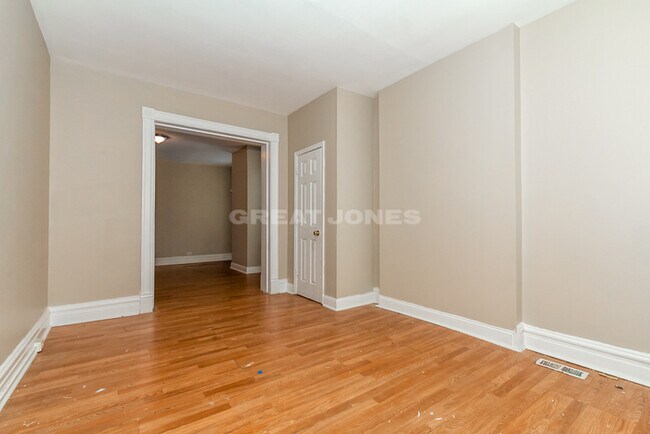 Building Photo - 2923 Miami St