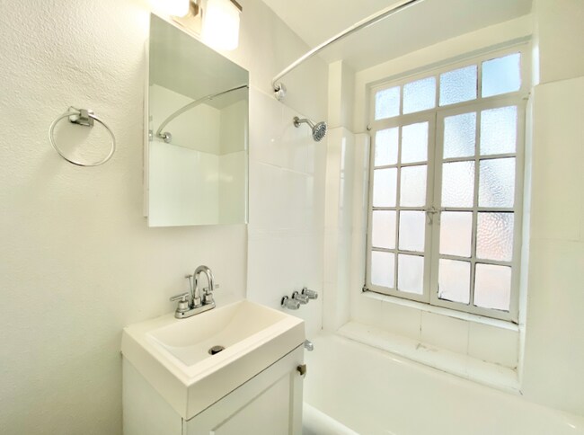 Foto del edificio - 535 S Gramercy Pl