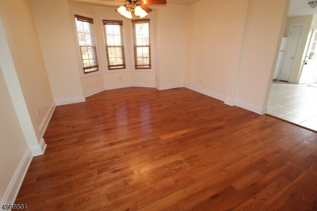 Foto del edificio - 30 White Meadow Ave