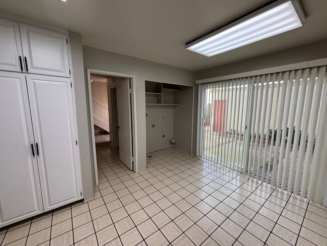 Foto del edificio - For Lease – Spacious 3 Bedroom Townhome in La Mirada