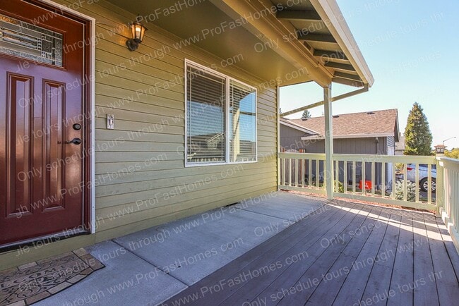 Building Photo - 11046 SE Henderson Dr