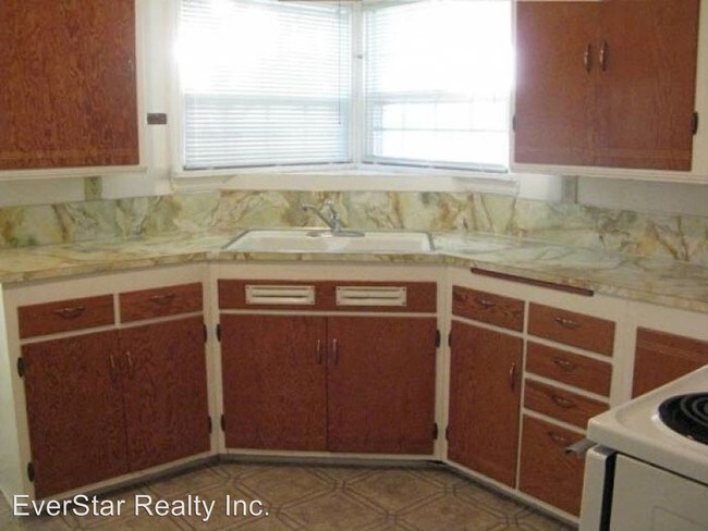 Foto del edificio - 4 br, 1.5 bath House - 1511 W. Yakima