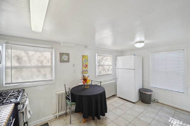 Building Photo - 2117 S Nelson St