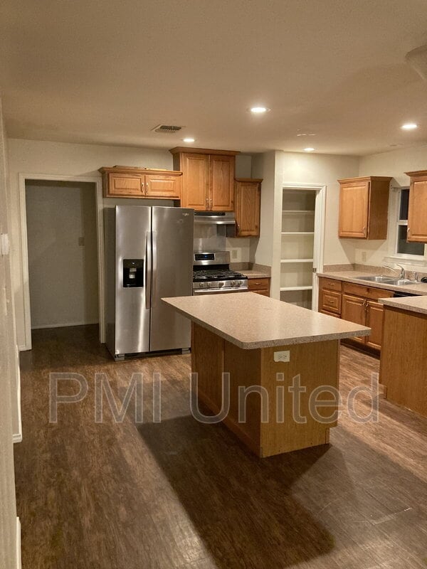 Building Photo - 417 N Bradshaw St